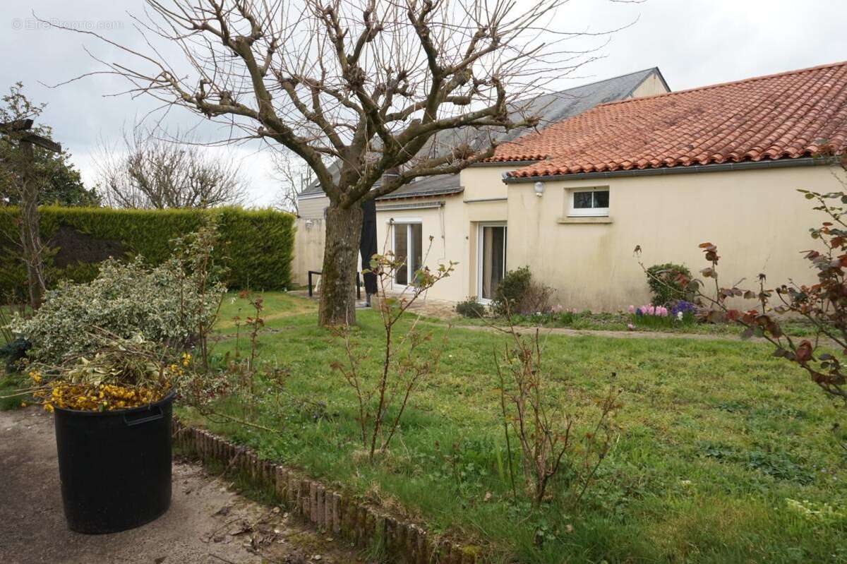 Maison à SAINT-LAURENT-SUR-SEVRE
