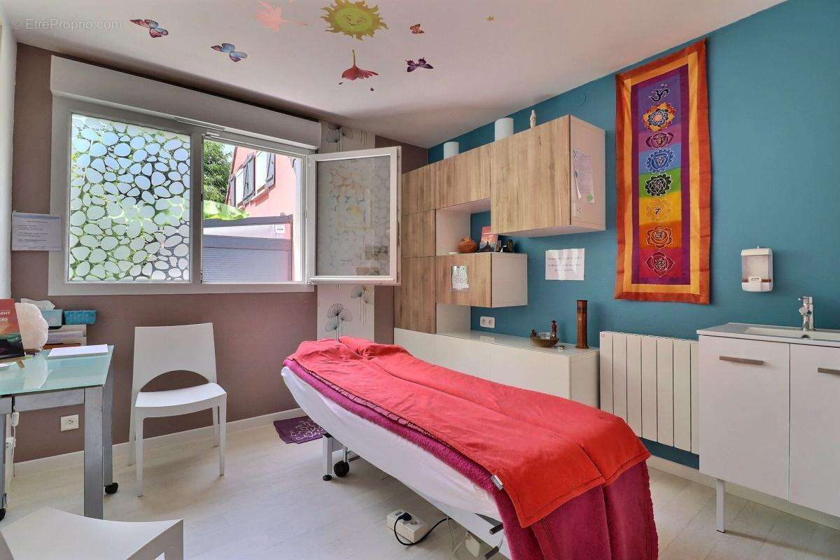 Maison familiale de 154 m² bénéficiant d'une construction indépendante de 53 m², piscine chauffée et multiples possibilités - photo 14