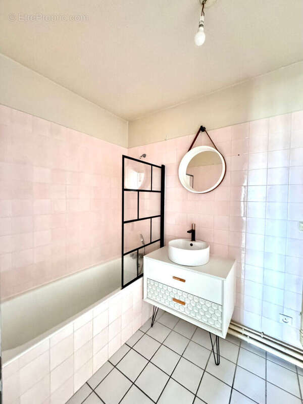 Appartement à COLLONGES-SOUS-SALEVE