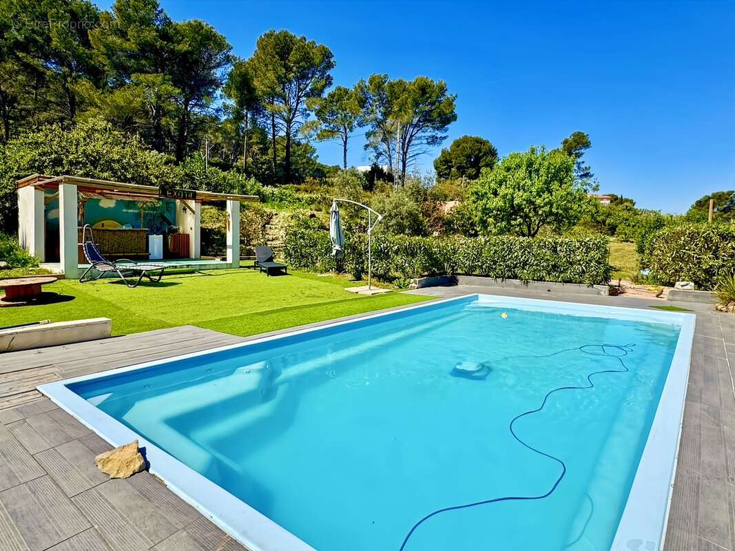 VENTABREN   Maison familiale avec dépendance, piscine et potentiel locatif - photo 16