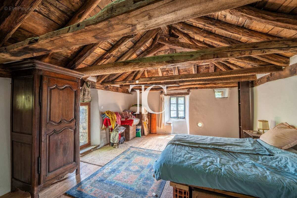 Mas du xviii? à restaurer avec 5 ha de terrain - photo 5