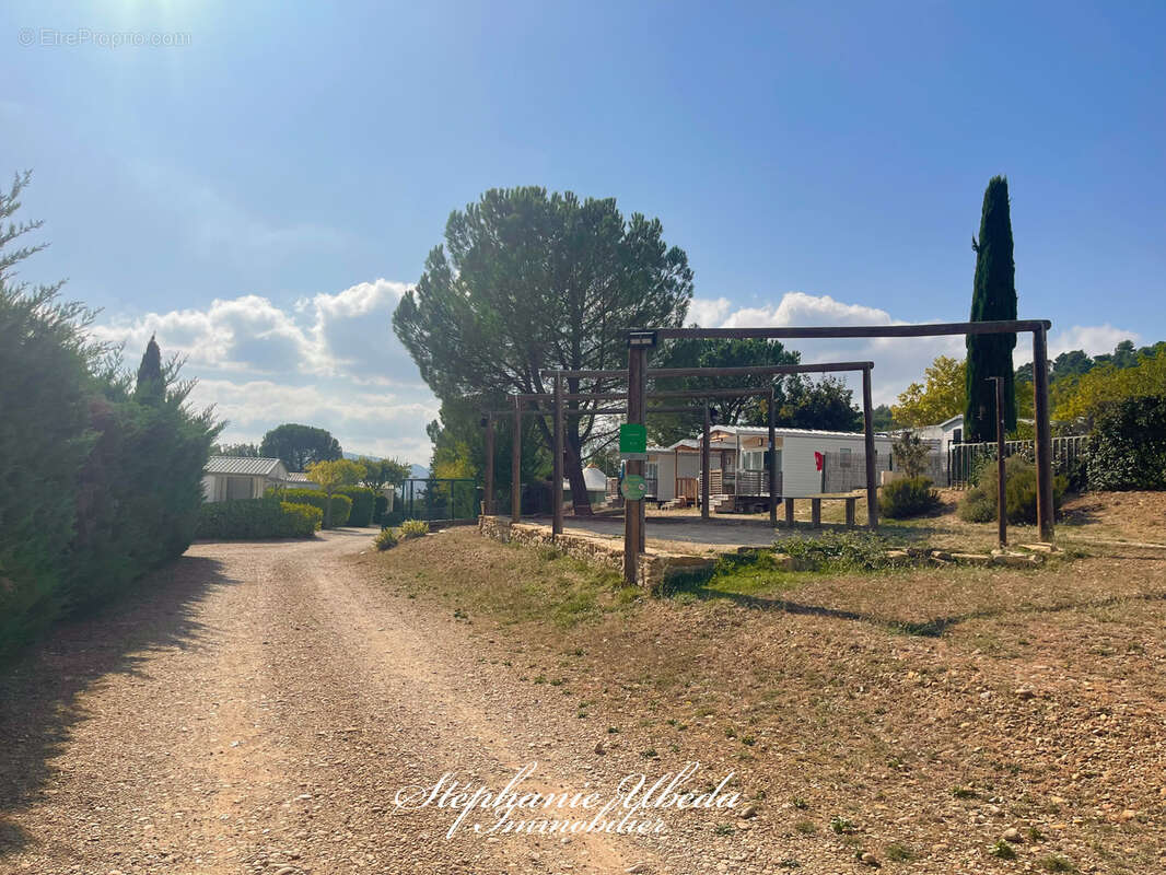 Commerce à VILLELAURE