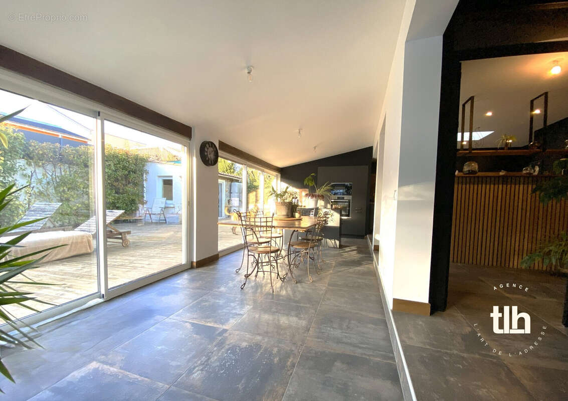 salle à manger - Maison à SAINT-MATHIEU-DE-TREVIERS
