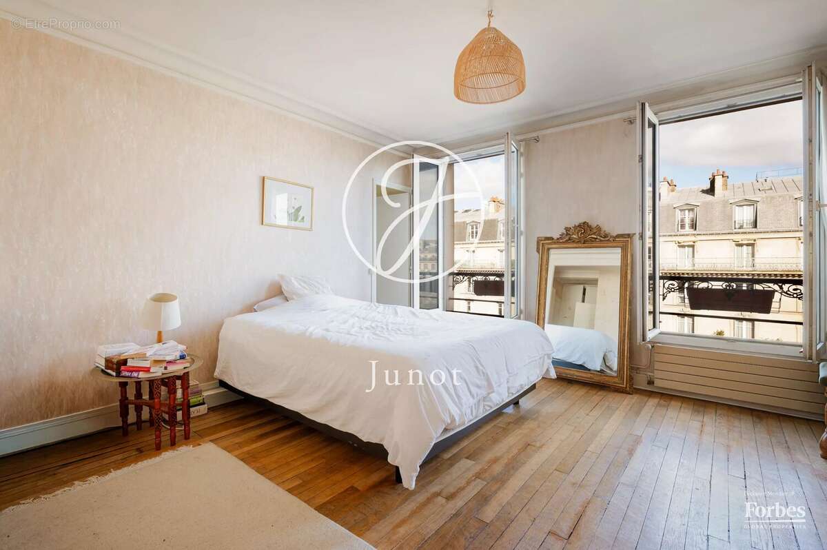Appartement à PARIS-17E
