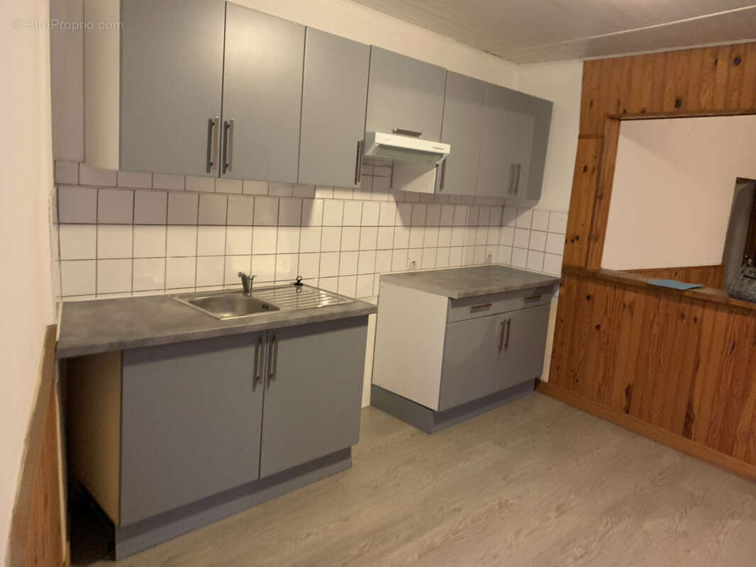 Maison de village comprenant 2 logements loués avec petit jardin - photo 3