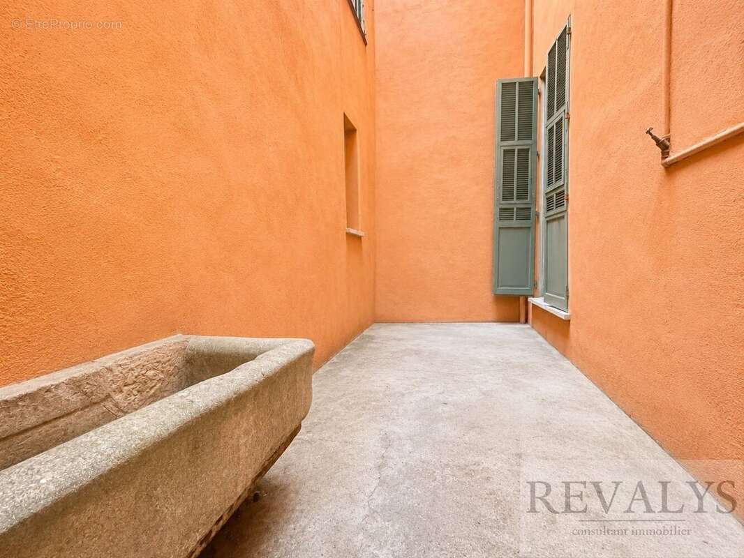 Alpes maritimes (06) - nice port - a vendre local a usage mixte habitation + commercial 80m2 avec cour - photo 4