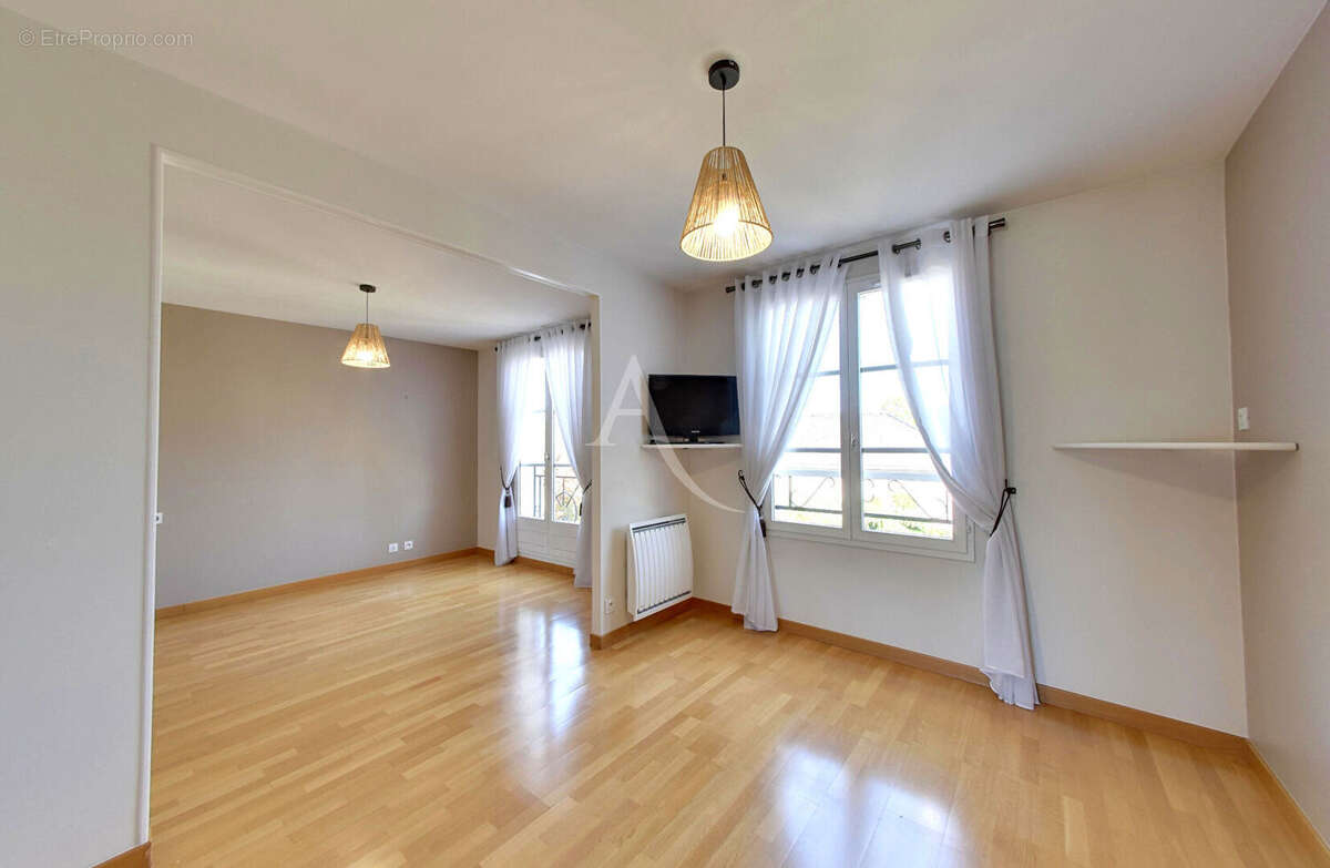 Maison à OZOIR-LA-FERRIERE