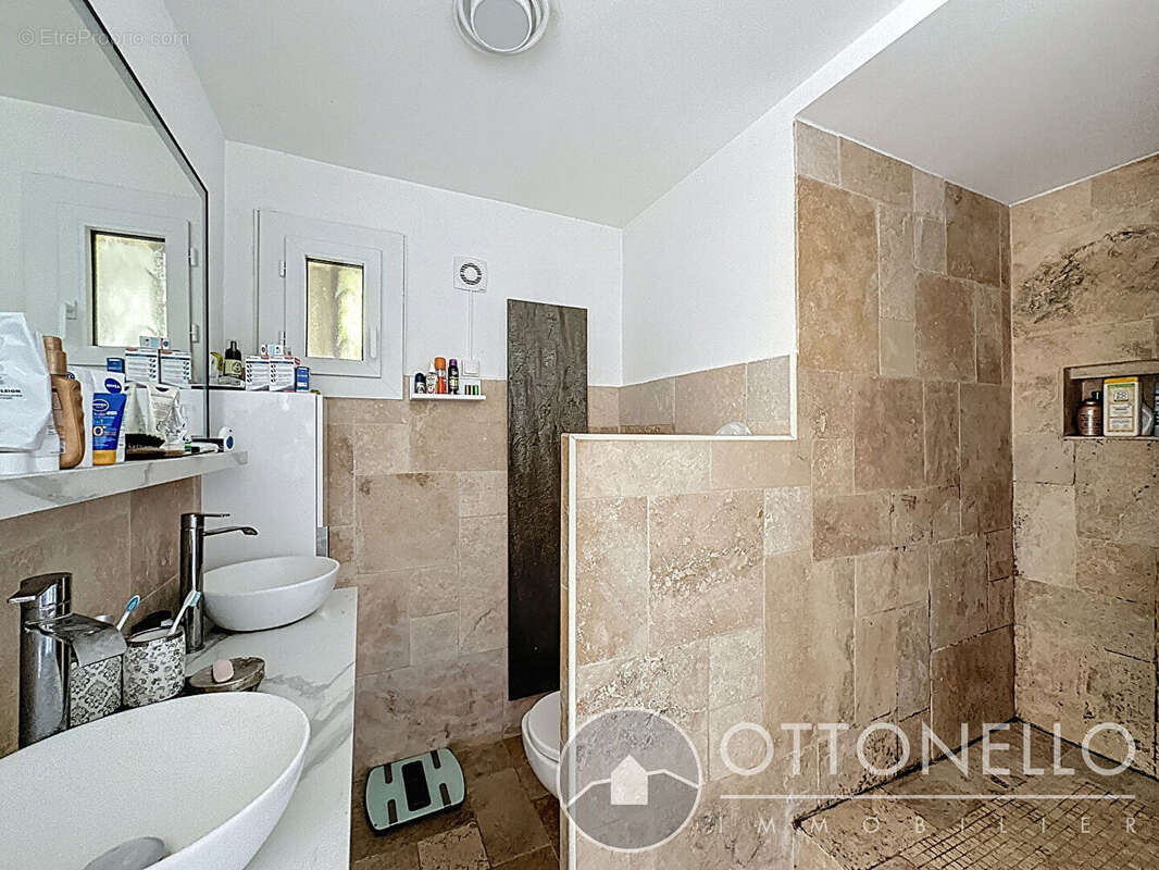 Maison à ROQUEBRUNE-SUR-ARGENS