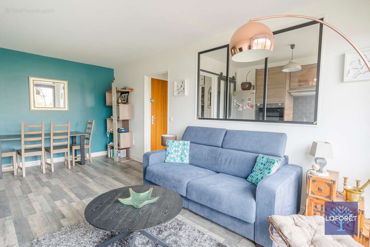 Appartement à LES PAVILLONS-SOUS-BOIS