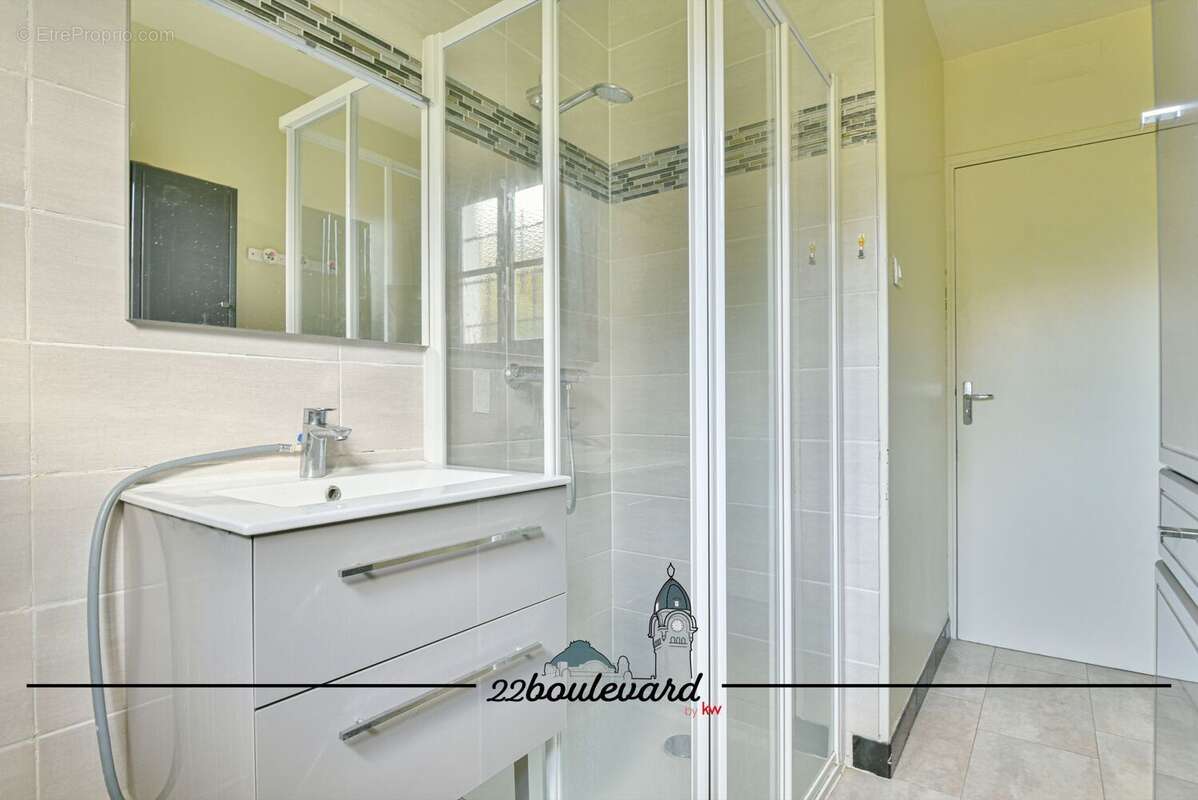 Maison à SAINT-JUNIEN-LES-COMBES