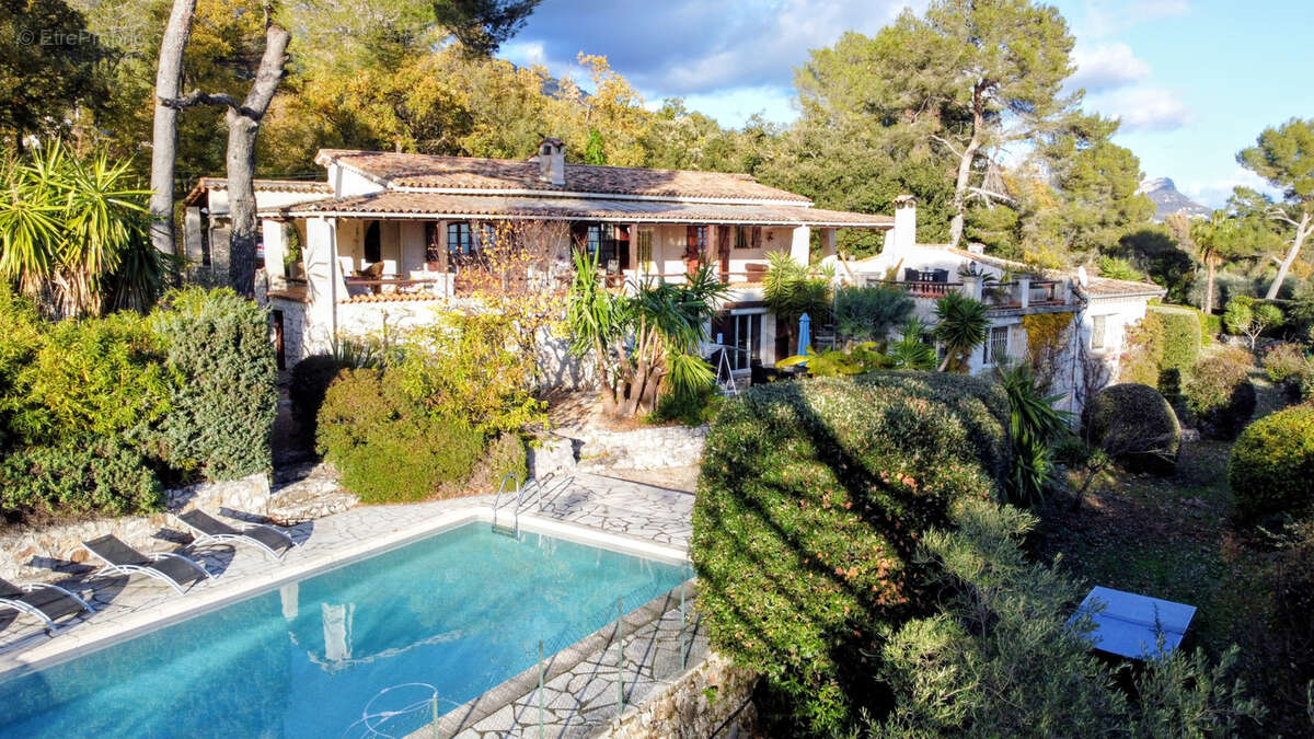 Maison à TOURRETTES-SUR-LOUP