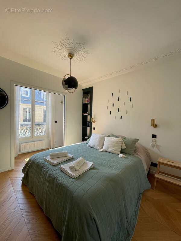 Appartement à PARIS-8E