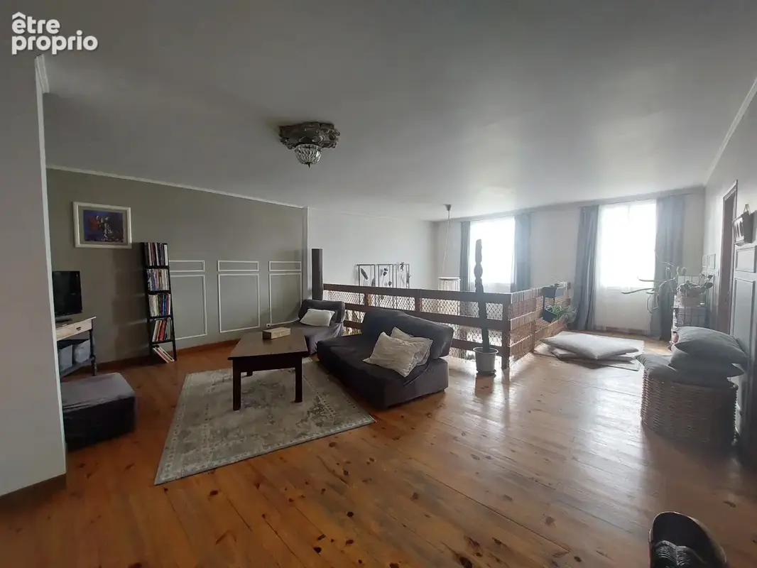 Maison de ville 7 pièces de 240 m2 avec jardin paysager, piscine et dépendances - photo 11