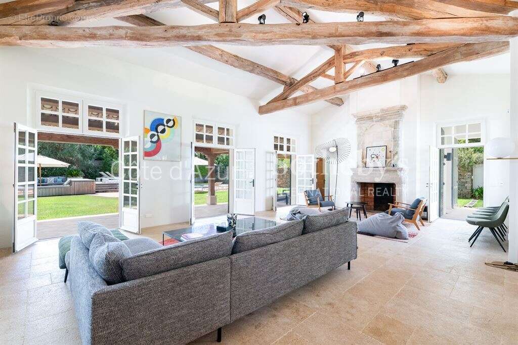 Mas provençal rénové à Ramatuelle avec 1,8 hectares de forêt - photo 3