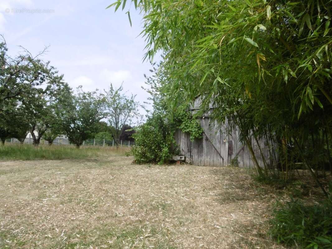 Terrain à LIGNIERES