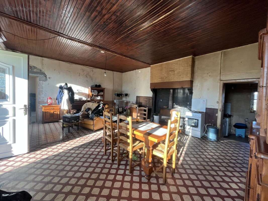 Maison à SAINT-BONNET-TRONCAIS