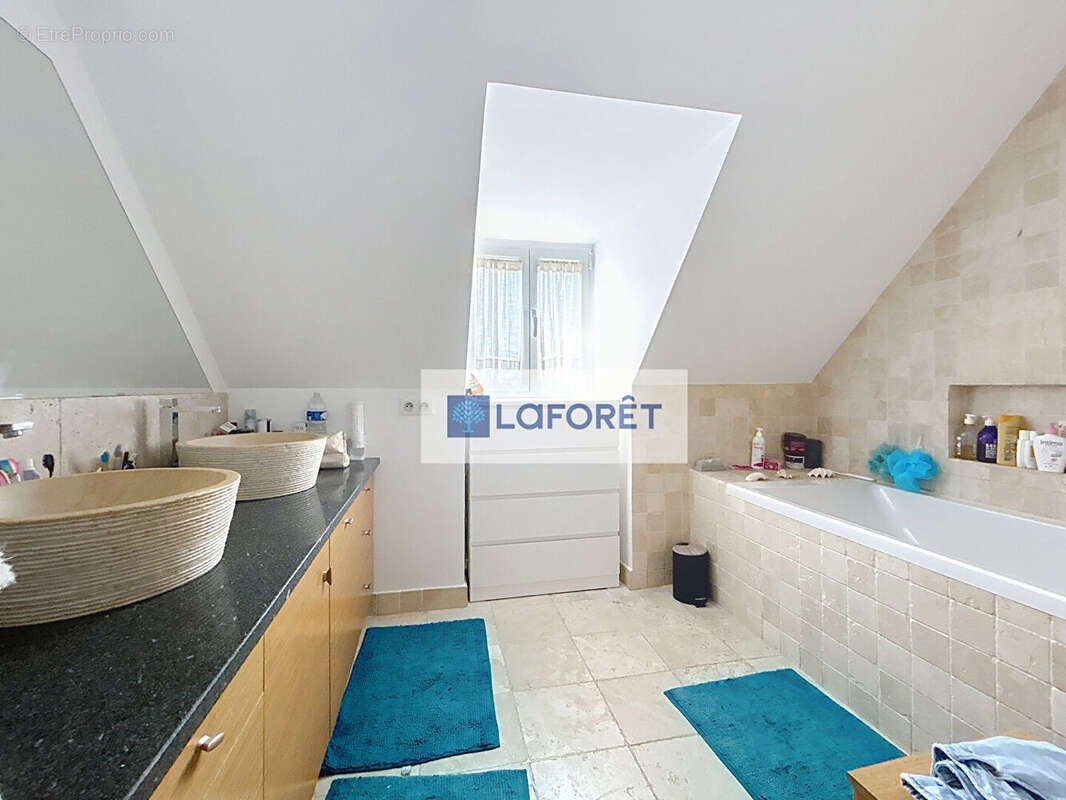 Maison à SARTROUVILLE