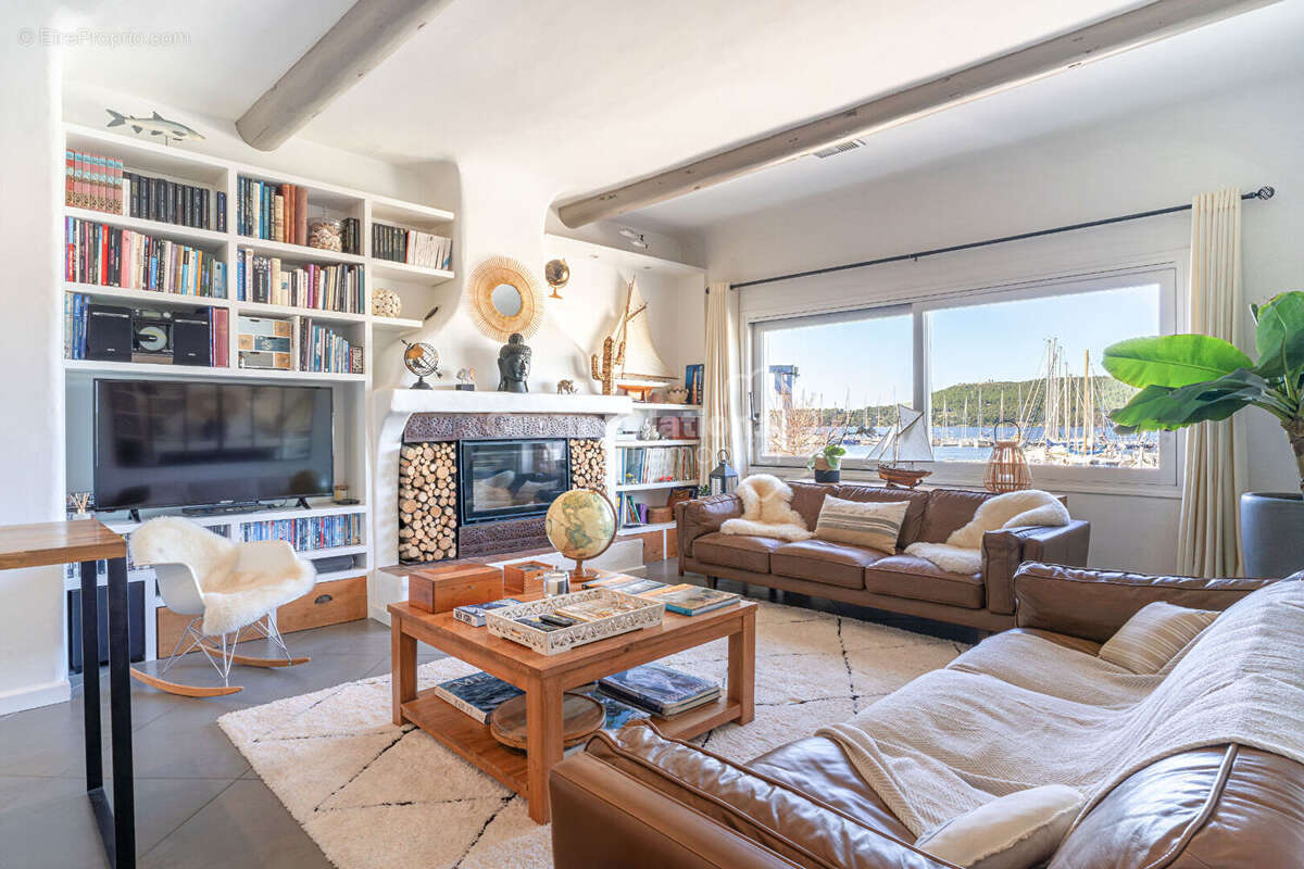 Maison à SAINT-CHAMAS