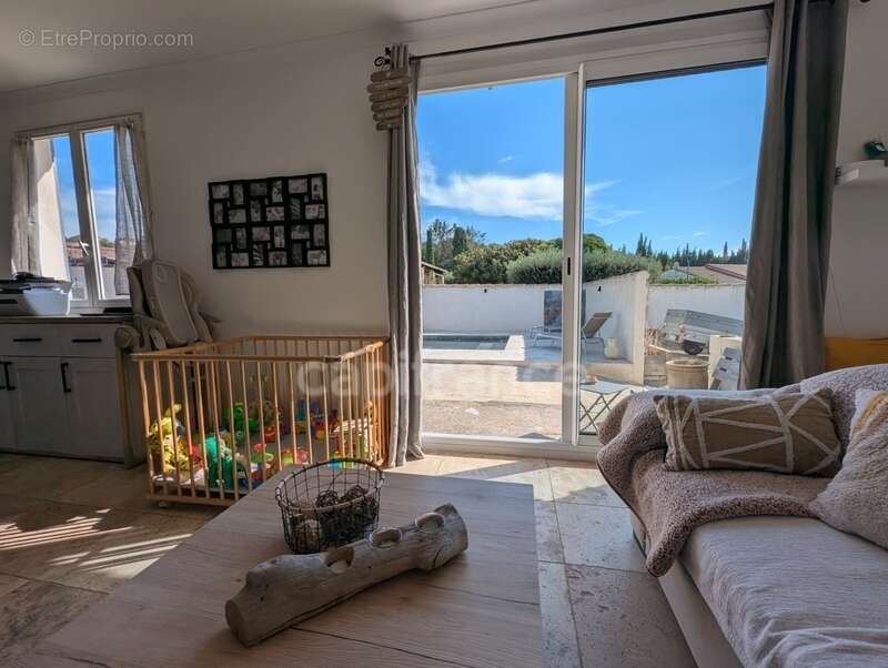 Maison de 93 m² climatisée avec piscine et dépendance de 50 m² sur la commune de SAINT GILLES (30) - photo 9