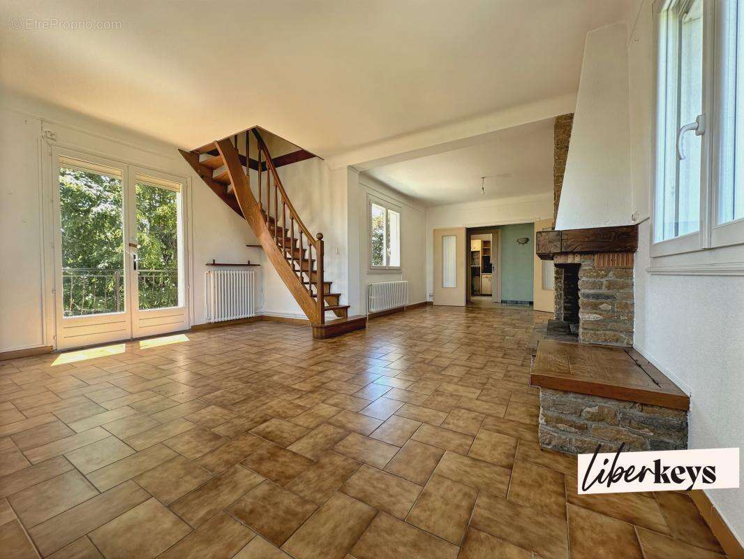 Maison familiale de 8 pièces – 186 m² – Terrain de 1 274 m² – Charly - photo 4