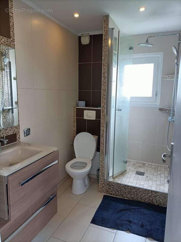 Salle d&#039;eau - Appartement à CERGY