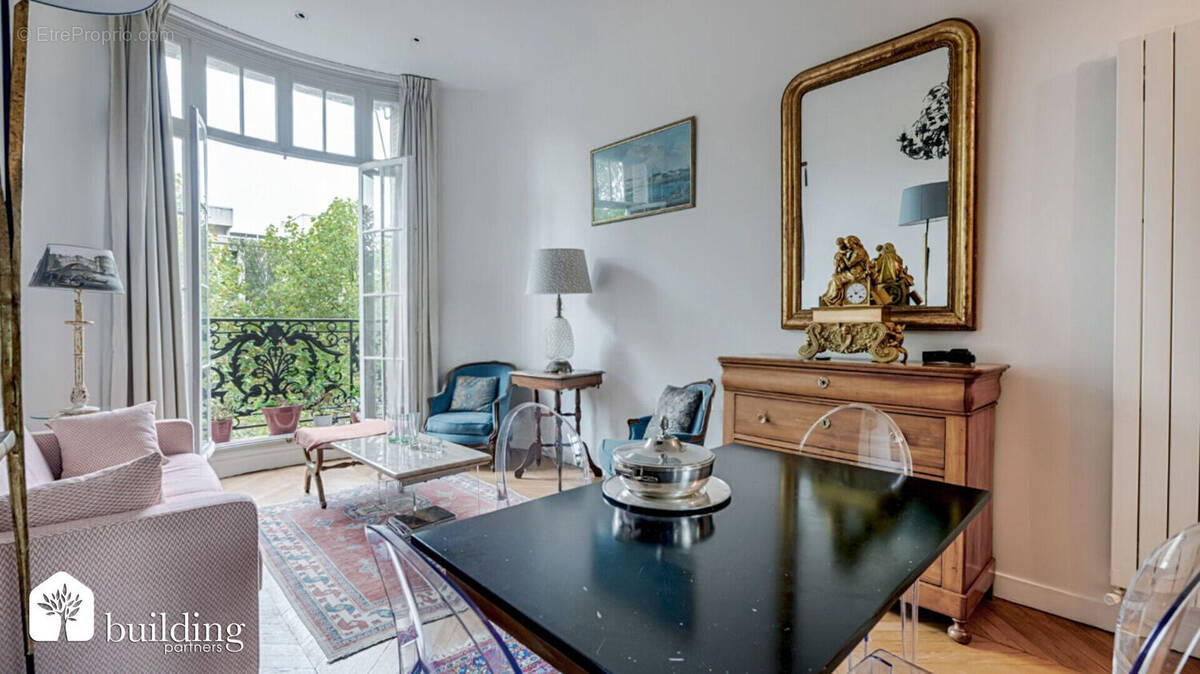 Appartement à PARIS-16E