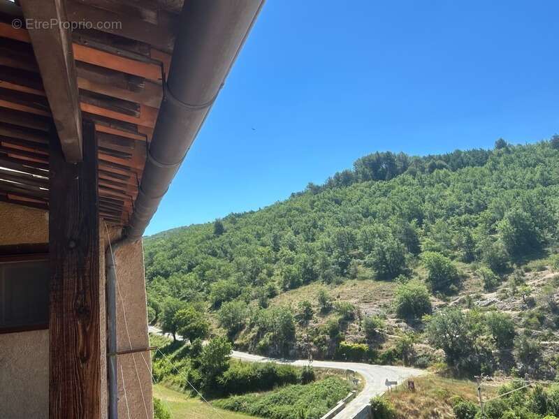Proche Gréoux les Bains : Appartement de caractère 3 chambres avec terrasse et garage - photo 13