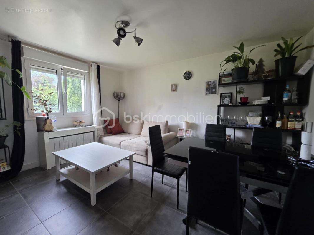 Maison à MONTCOURT-FROMONVILLE