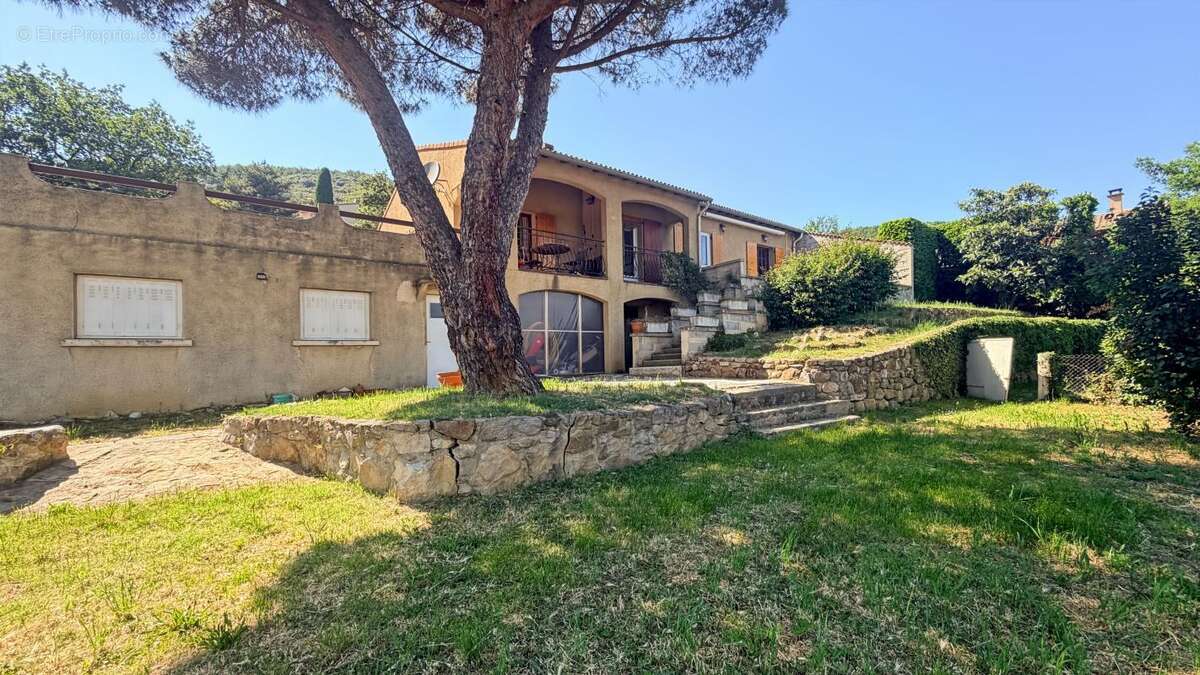 Maison de 135 m3 hab + 80 m2 annexes sur parcelle de 900 m2 - photo 3