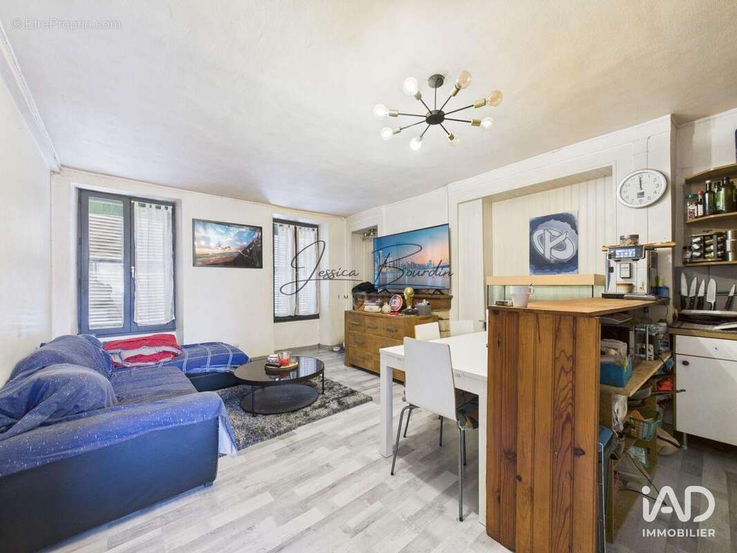 Photo 9 - Commerce à VOULX