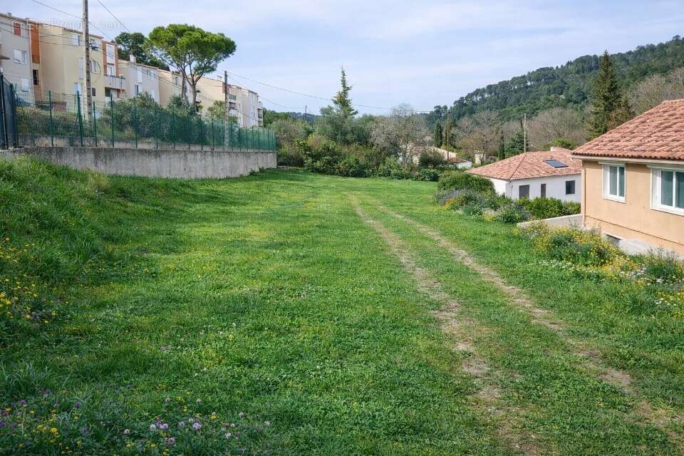 Terrain 400 m² à Carnoules  - photo 2