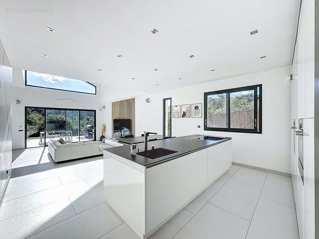 Maison à VAUVENARGUES