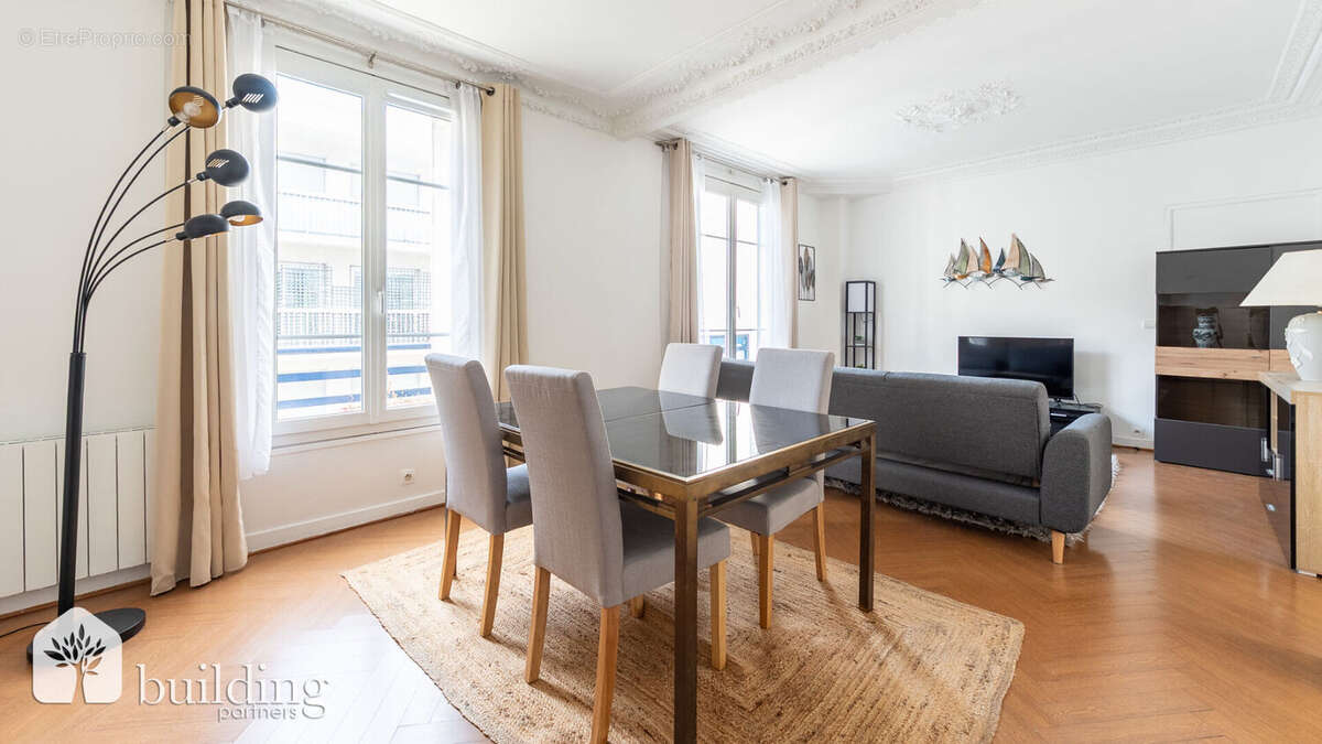 Appartement à COURBEVOIE