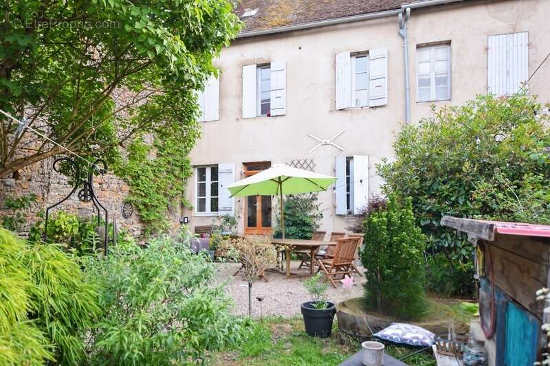 Maison ancienne de 201 m2 avec terrain, à COUCHES (71) - photo 15