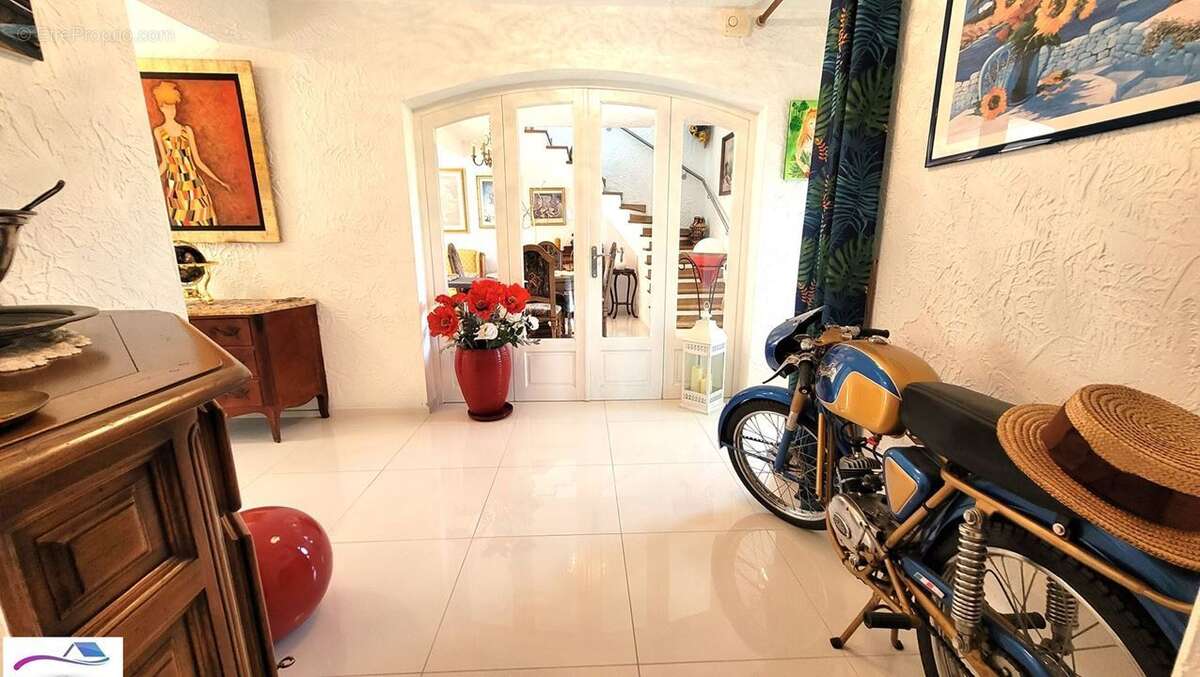 Maison à MANDELIEU-LA-NAPOULE