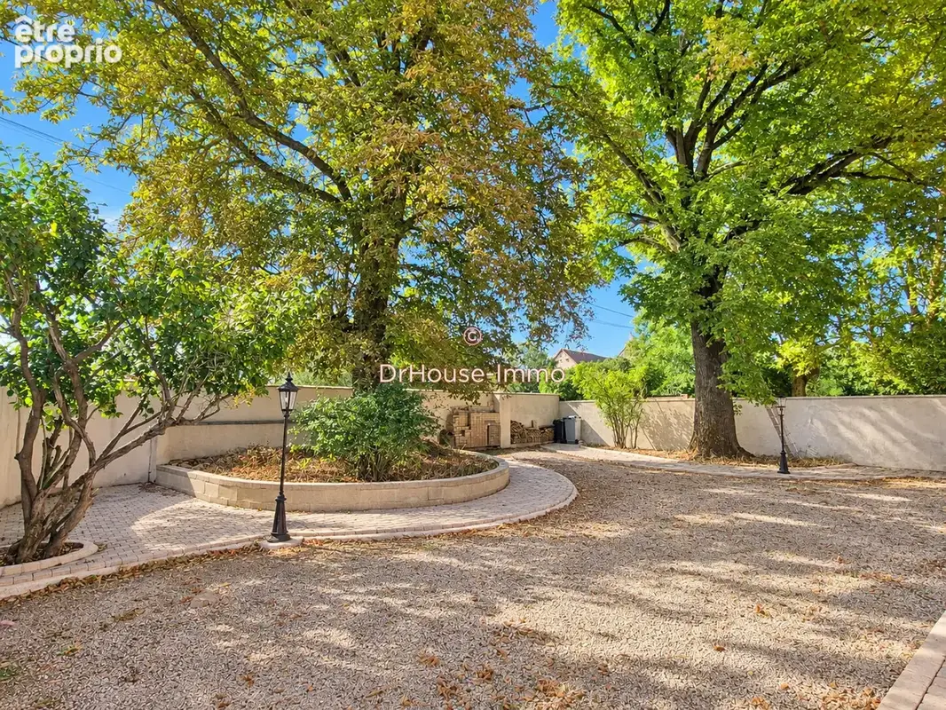 Maison 8 pièces 205 m² à vendre à Varennes-Le-Grand (71240) - photo 16