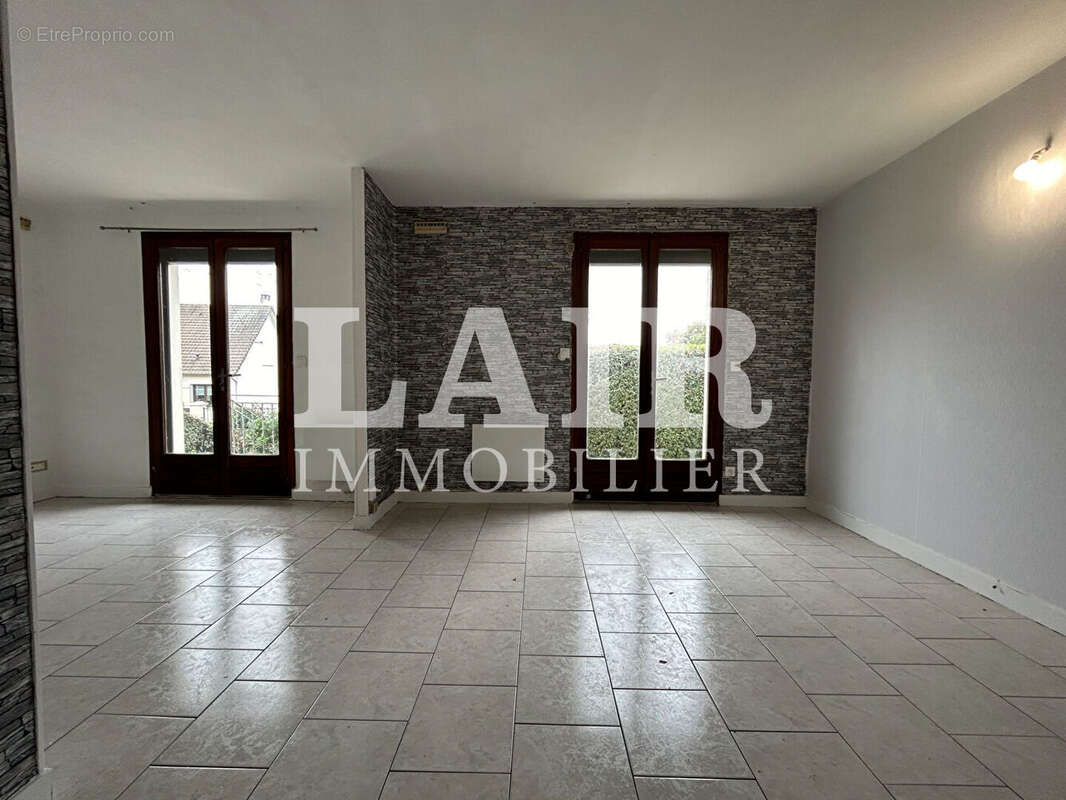 Maison à CONDE-SUR-HUISNE