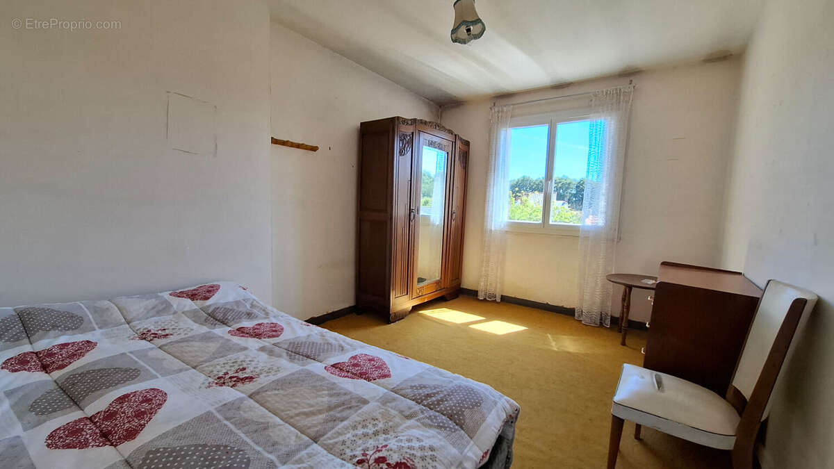 Grande maison familiale, 4 chambres, garage et dépendances. - photo 10
