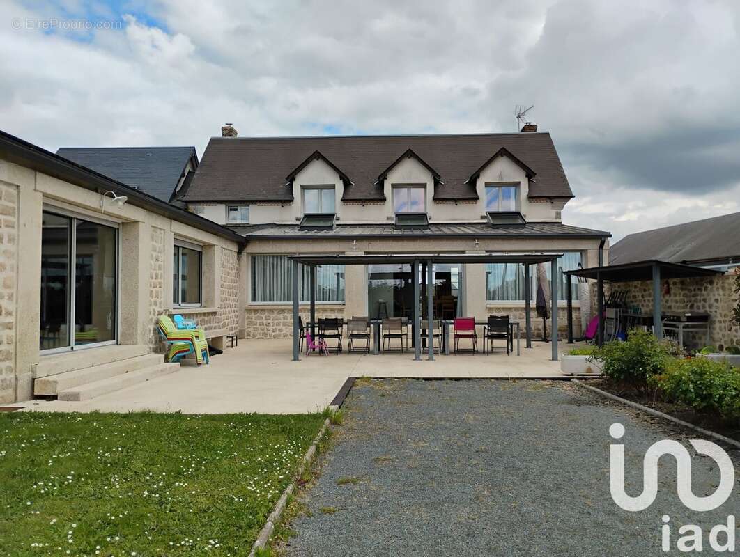 Maison 440 m² à Boussac-Bourg  - photo 4