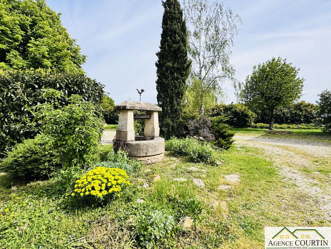 Maison à SAINT-AMBREUIL