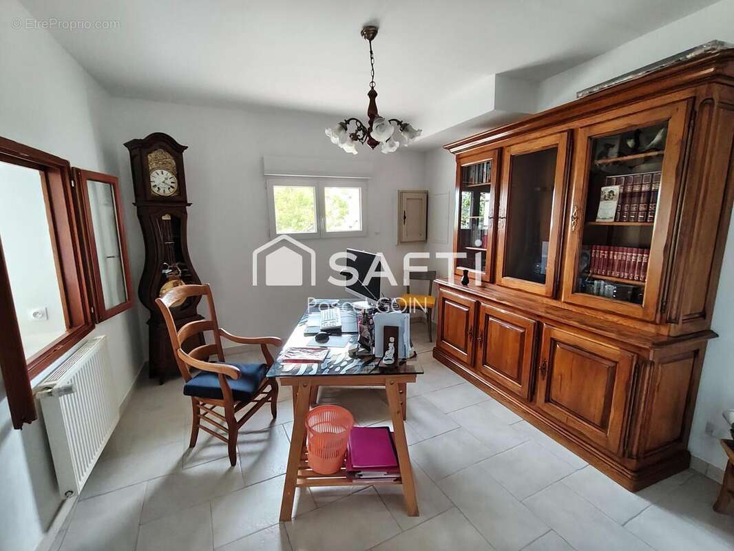 Photo 8 - Maison à SAINT-JEAN-DE-MARUEJOLS-ET-AVEJAN