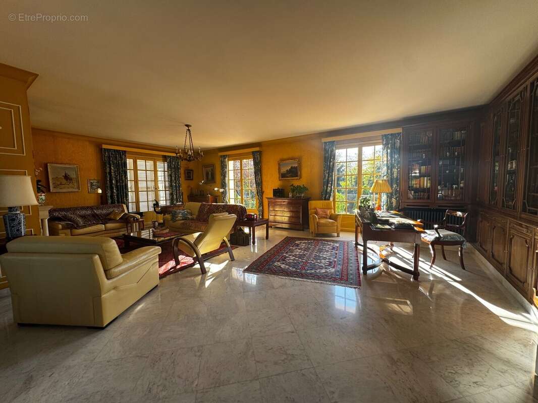 Maison à LIVRY-SUR-SEINE