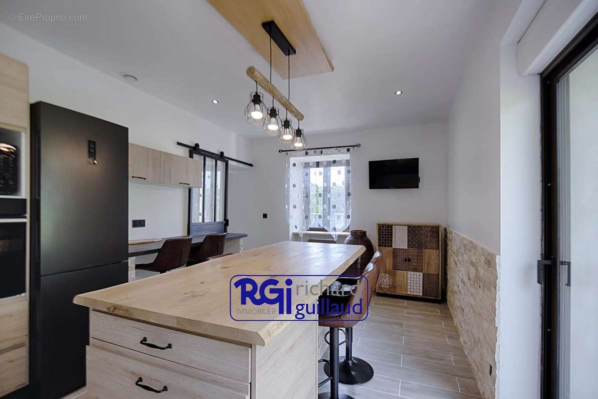 Maison à SAINT-DIDIER-DE-LA-TOUR