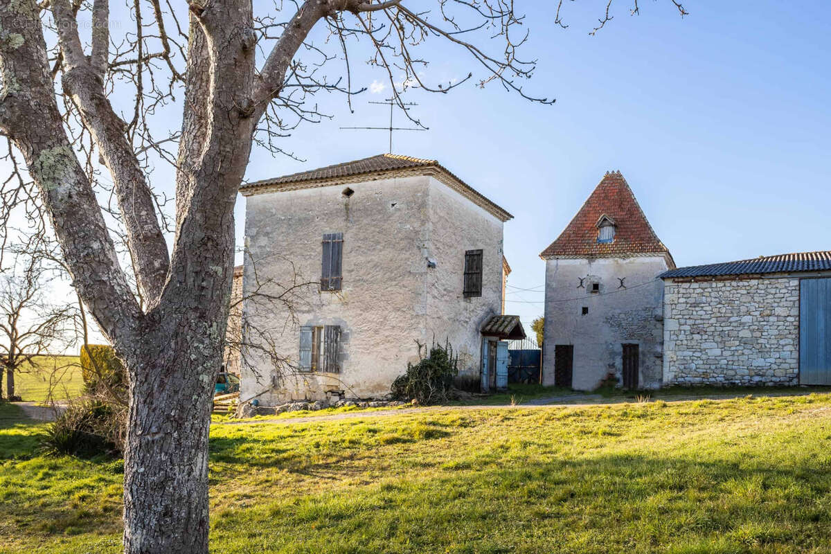 Stone country property - photo 2
