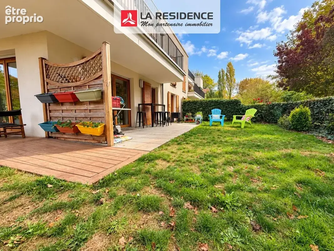 Appartement 4 pièces 83 m² à vendre à Le Mesnil-Saint-Denis (78320) - photo 1