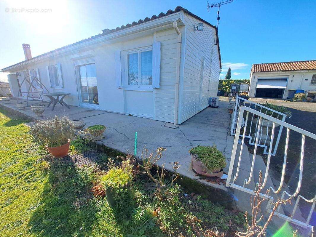 Maison à MOUTHIERS-SUR-BOEME