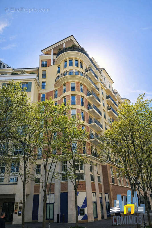 Appartement à COURBEVOIE