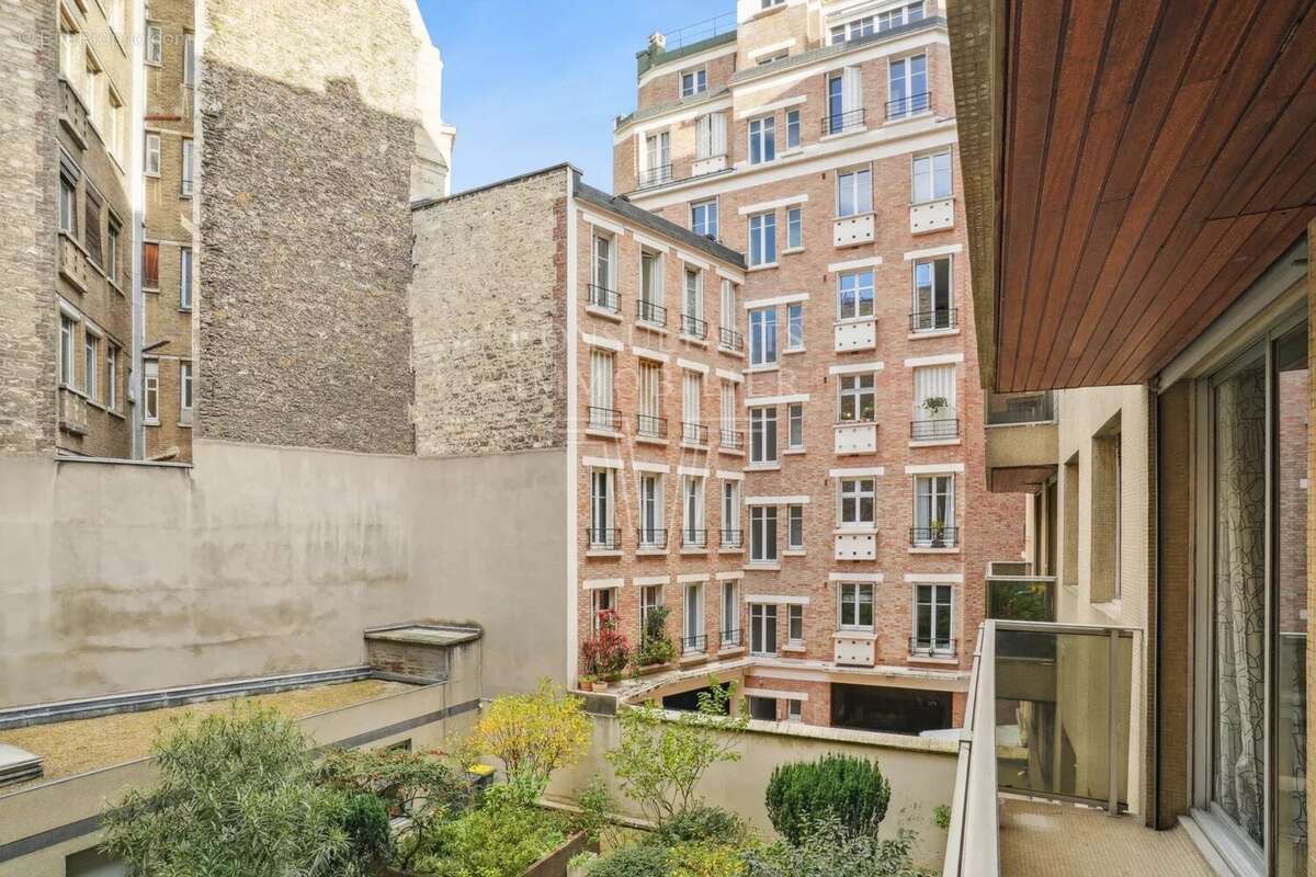 Appartement à PARIS-17E