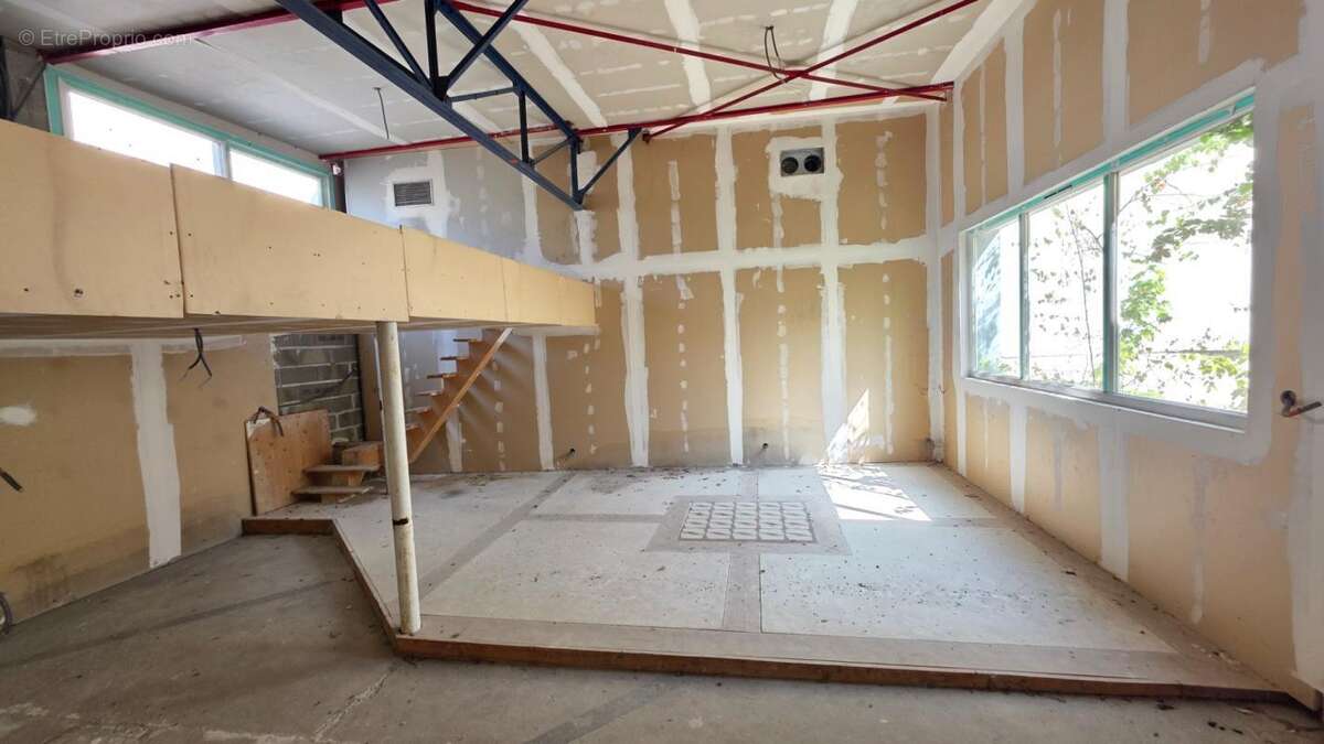 Loft d'exception en cours d amenagement - volumes uniques et potentiel infini avec ses dependances - photo 16