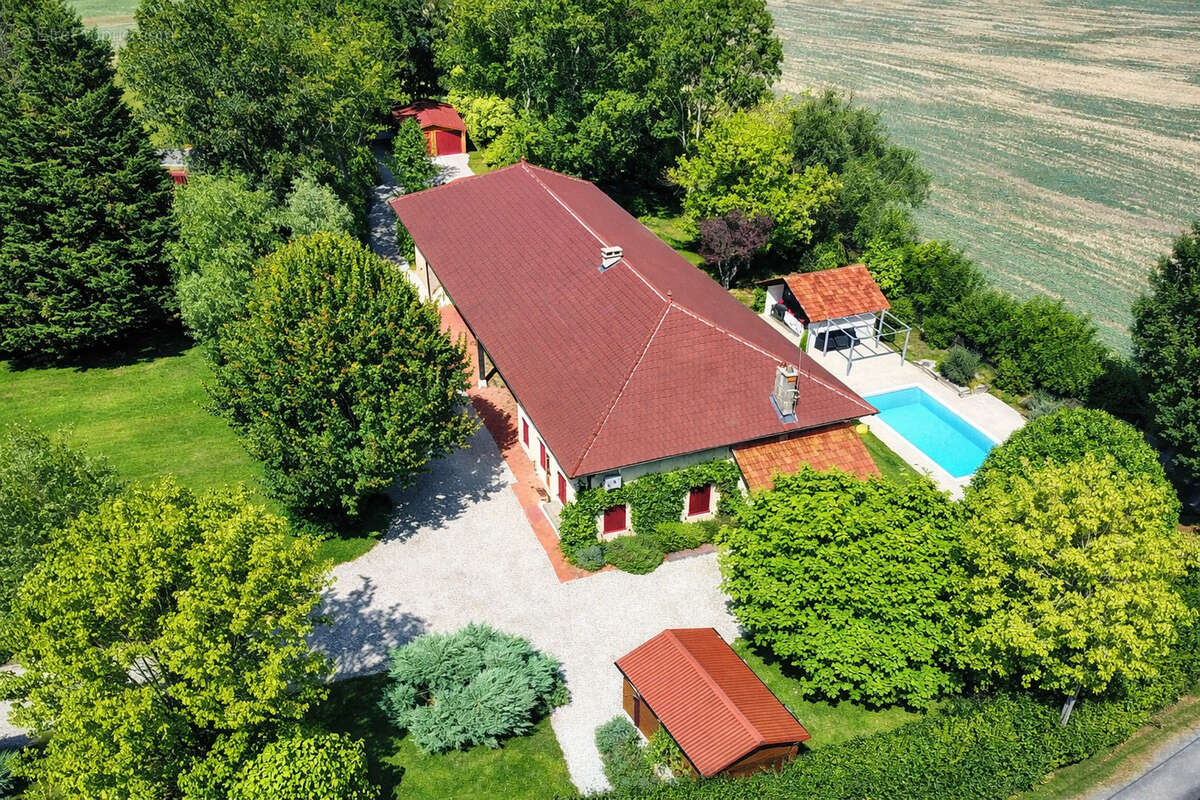 Maison à MONTREVEL-EN-BRESSE